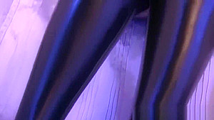 Amateur girl in latex masturbates with a glass dildo