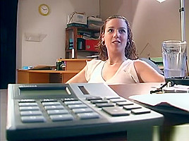 Bruno B se fait sucer le dard par une secretaire cochonne - Quebec Porn