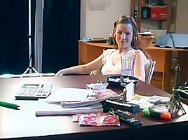 Bruno B se fait sucer le dard par une secretaire cochonne - Quebec Porn