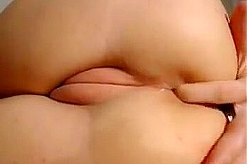 Closeup of chubby cameltoe pussy fingering ass tight pussy