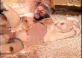 Crazy Vintage, Anal adult clip