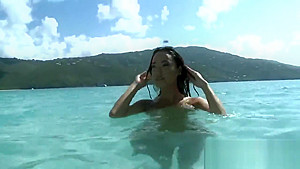 Flawless babe is flashing her spread juicy vagina in close range