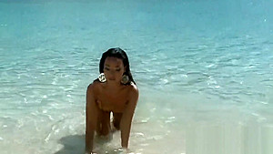 Flawless babe is flashing her spread juicy vagina in close range