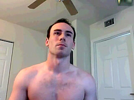 FrenchGUy showoff his cock