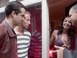 Horny Hooker Gives A Oral-service And Jerks Off To Finish