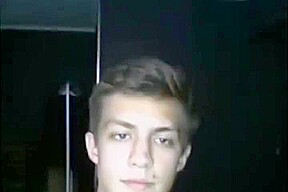 Hot Muscle Guy Wanks His Uncut Cock On Cam