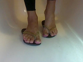 Piss over my soles feet & flip flops with painted toes nails