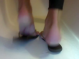 Piss over my soles feet & flip flops with painted toes nails