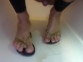 Piss over my soles feet & flip flops with painted toes nails