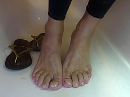 Piss over my soles feet & flip flops with painted toes nails
