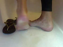 Piss over my soles feet & flip flops with painted toes nails