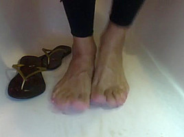 Piss over my soles feet & flip flops with painted toes nails