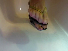 Piss over my soles feet & flip flops with painted toes nails