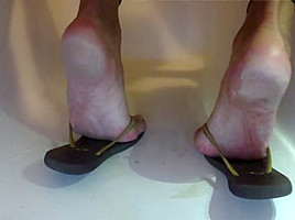 Piss over my soles feet & flip flops with painted toes nails