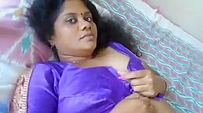 Purple saree bhabhi sucking cock like pro