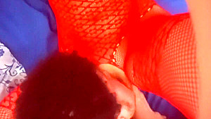 REALLY SEXY GIRL ENJOYS WHILE HER BOY MASTURBES HER FAVORITE CARROT