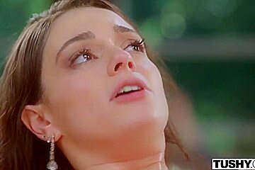 Sophia Burns - Great Brunette Babe