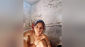 Today Exclusive- Desi Village Anju Bhabhi Showing Boobs