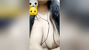 Today Exclusive- Sexy Desi Girl Showing Her Boobs