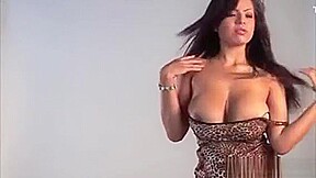 Yuri Luv Leopard Perform