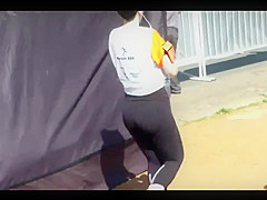 leggings girl at a race