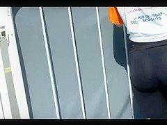 leggings girl at a race