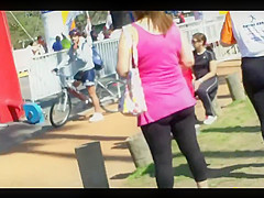 leggings girl at a race
