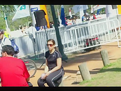 leggings girl at a race