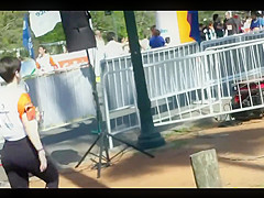 leggings girl at a race