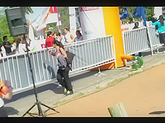 leggings girl at a race