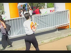 leggings girl at a race