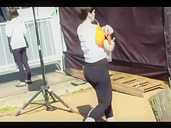 leggings girl at a race