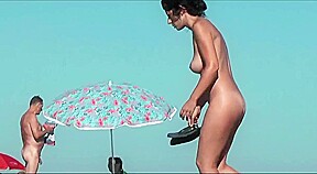 the hottest beach babes