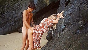 un promeneur nous surprend baiser dans une crique